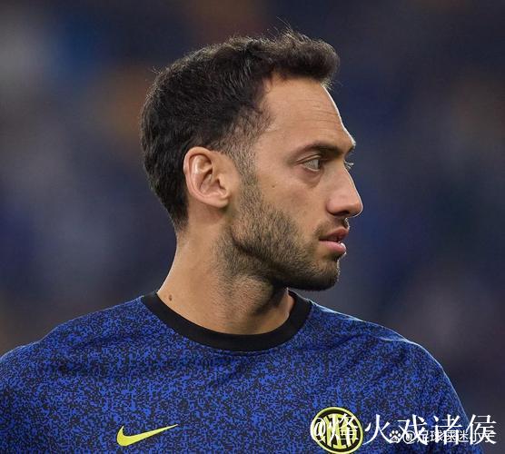 恰尔汗奥卢里程碑之战:出战利物浦迎来国米第200场比赛 恰尔汗奥卢里程碑之战:出战利物浦迎来国米第200场比赛